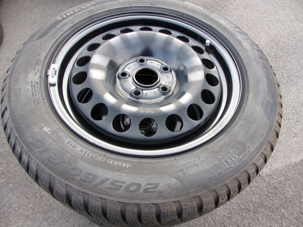 VW 6,5x16 ET48 5x112x57 - 205/60/16 PIRELLI Sottozero 3 zimní obutá sada