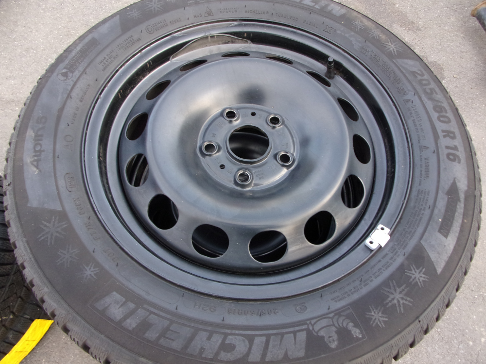 VW 6x16 ET43 5x112x57 - 205/60/16 MICHELIN Alpin 5, 5Q0601027 AM/BM, zimní obutá sada