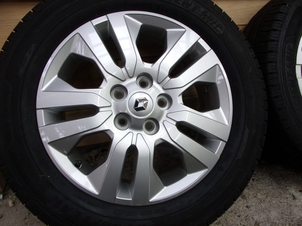 Renault 6x17 ET50 5x114,3x66 403008429R Avens - 215/60/17C 109/107H GOODYEAR Efficient Grip Cargo, letní obutá sada